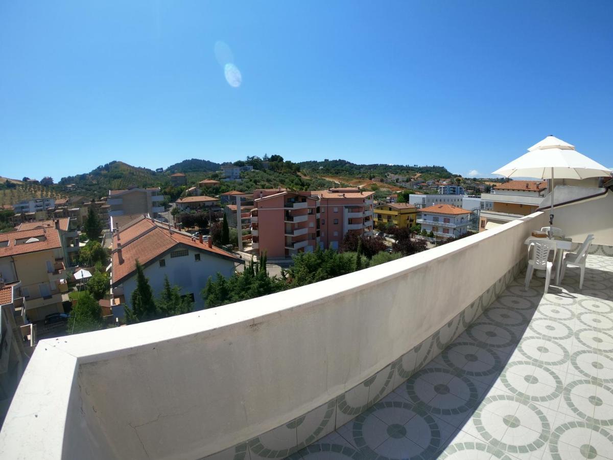 Apartament Attico Petfriendly Con Terrazzo, Via Del Borgo Montesilvano Marina Zewnętrze zdjęcie