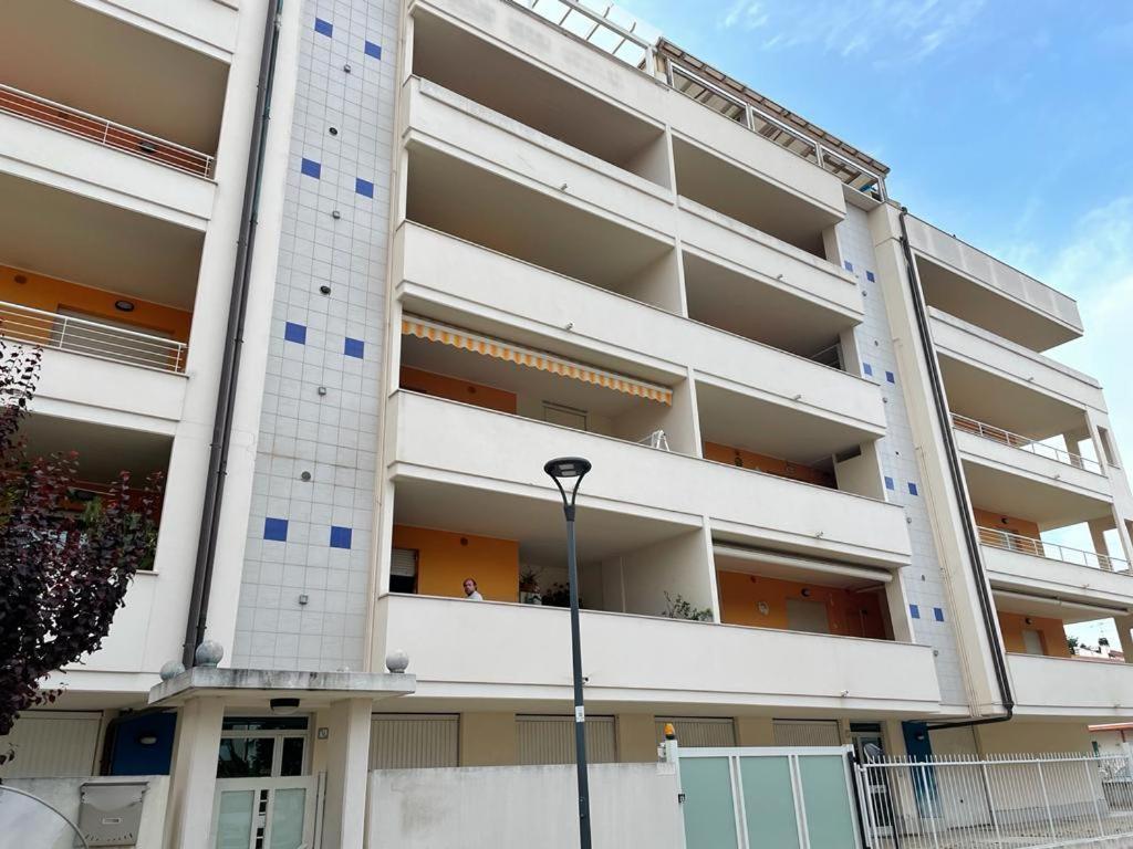 Apartament Attico Petfriendly Con Terrazzo, Via Del Borgo Montesilvano Marina Zewnętrze zdjęcie