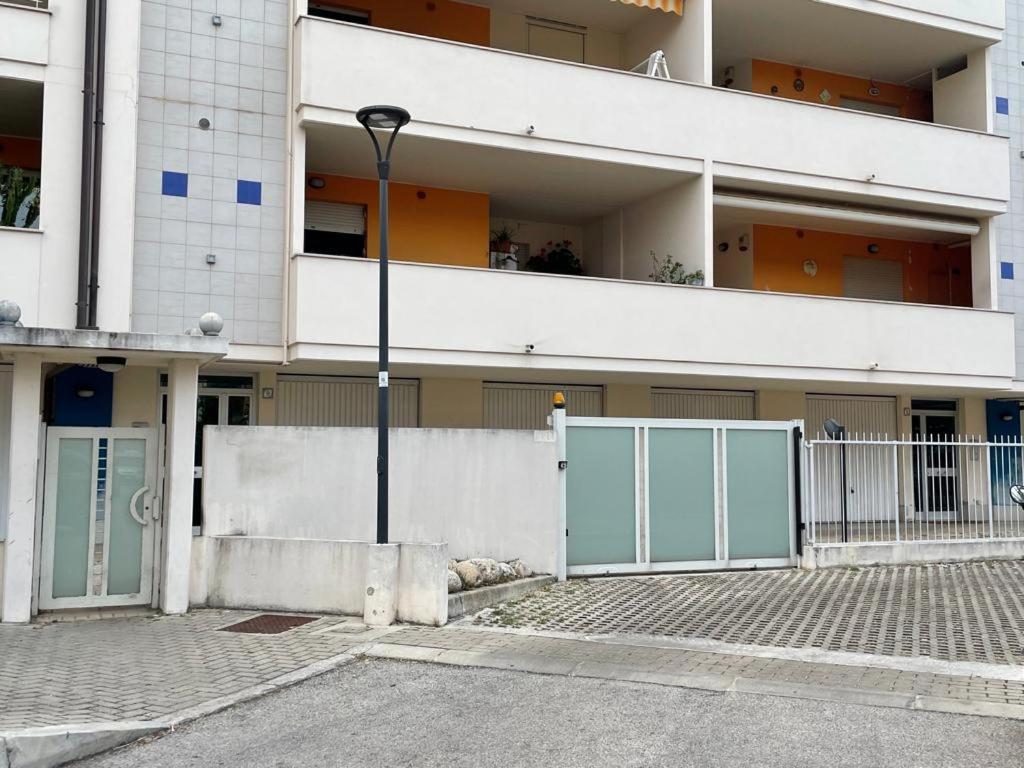 Apartament Attico Petfriendly Con Terrazzo, Via Del Borgo Montesilvano Marina Zewnętrze zdjęcie